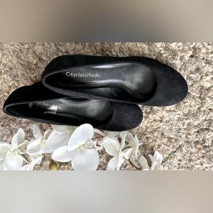 Black Suede-Like Block Heel Size 9 EUC